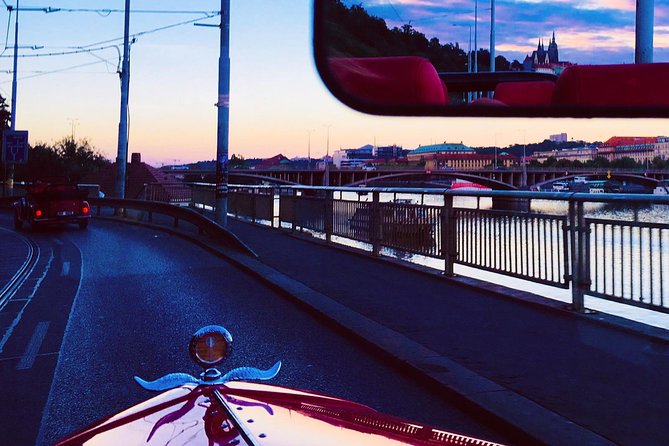 1,5 hour oldtimer convertible Prague sightseeing tour - The Jewish Quarter and less obvious stops