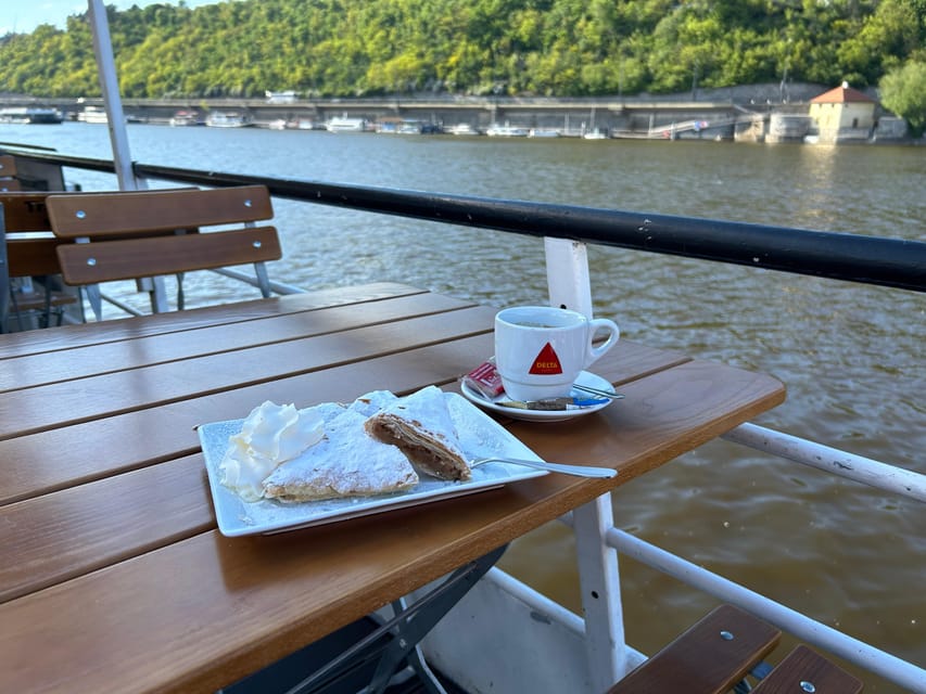 1 hour boat cruise with fragrant coffee and homemade strudel - Prague Castle and the View Toward Malá Strana