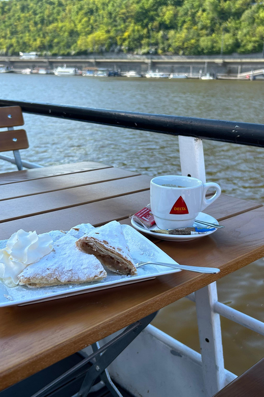 1 hour boat cruise with fragrant coffee and homemade strudel - When to Go and How the Timing Affects the Experience