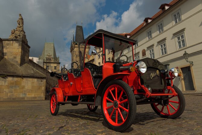 1 hour Old timer Convertible Prague Sightseeing Tour - A fast, open-air introduction to Prague