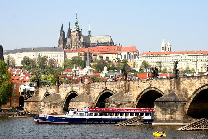1 hour Prague Panoramic Vltava River sightseeing Cruise - Why a short Vltava cruise works in Prague