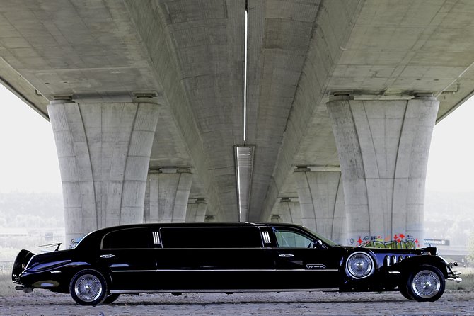 1 hour ride in vintage limousine - What this Prague limousine ride is really about