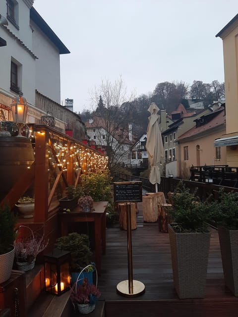 1000 years of history! Evening walking foodie tour - First drinks and Czech food around Malá Strana