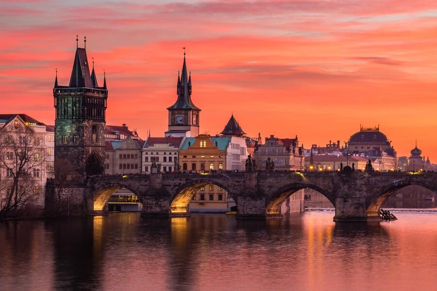 1000 years of history! Evening walking foodie tour - How much food is included?