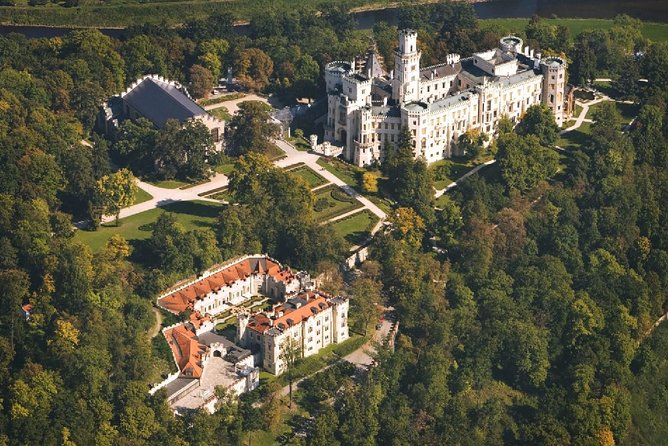 2-Day Hluboka and Cesky Krumlov Tour from Prague - Walking through Cesky Krumlov’s Old Town