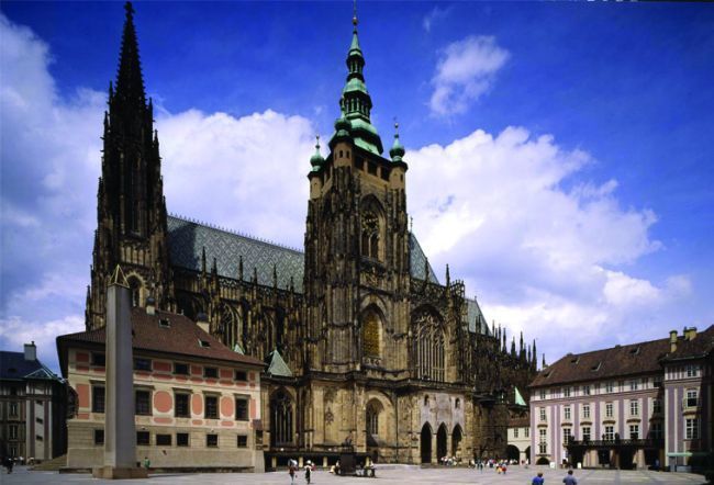 3-Hour Prague Castle & Interiors Tour - Entering Prague Castle with a guide