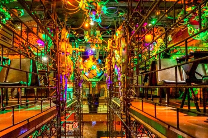 Alternative bar tour with dinner in the art district - Starting with 400 beer styles near Letná