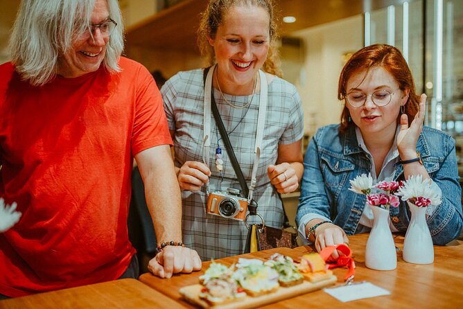 Award-Winning Prague Evening Old Town Food and Drink Tour - Guides make the difference