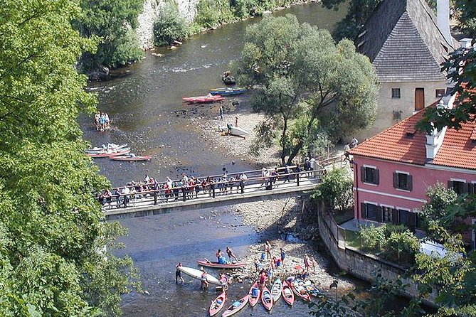 Cesky Krumlov Full day tour from Prague and back - Guide Quality and Group Size