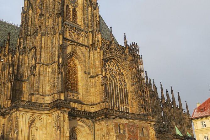 Charles Bridge and Prague Castle Walking Tour - Spending 90 minutes inside Prague Castle