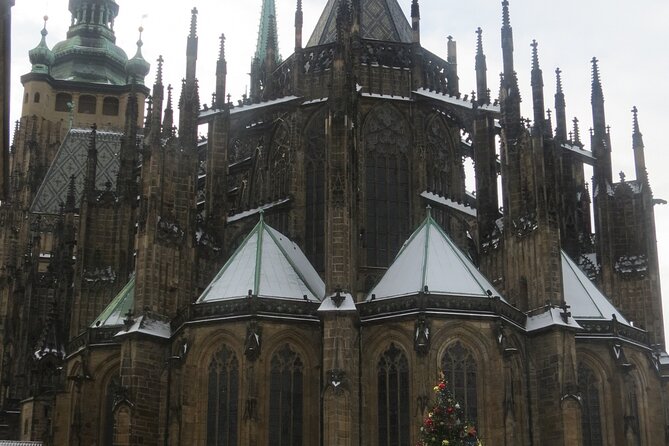 Charles Bridge and Prague Castle Walking Tour - What the guides add to the experience