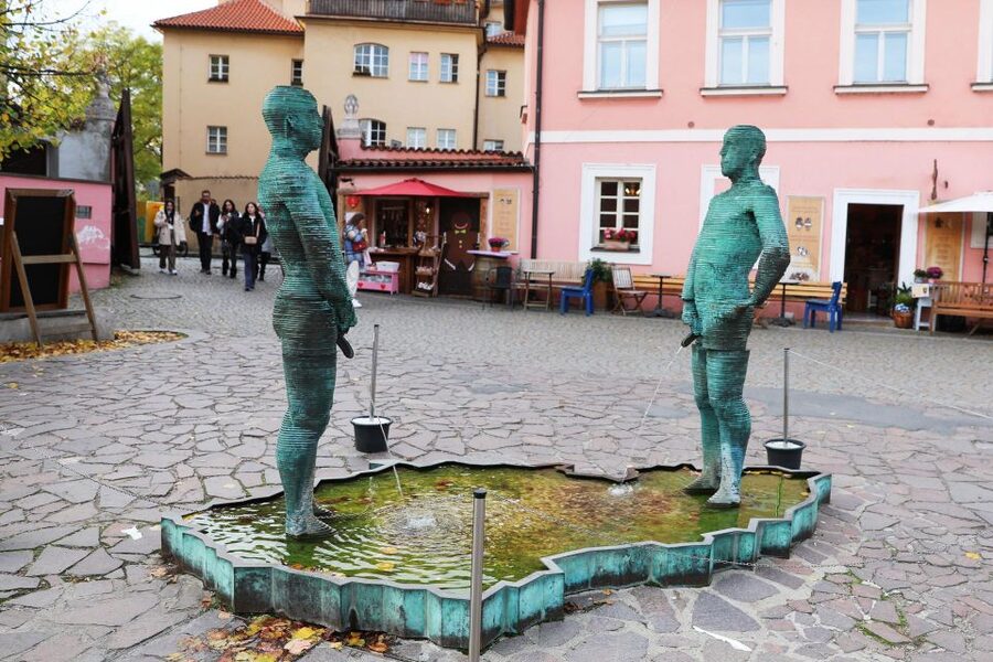Contemporary art tour in Prague: the works of David Černý - Ten works, three districts, and a moving classroom