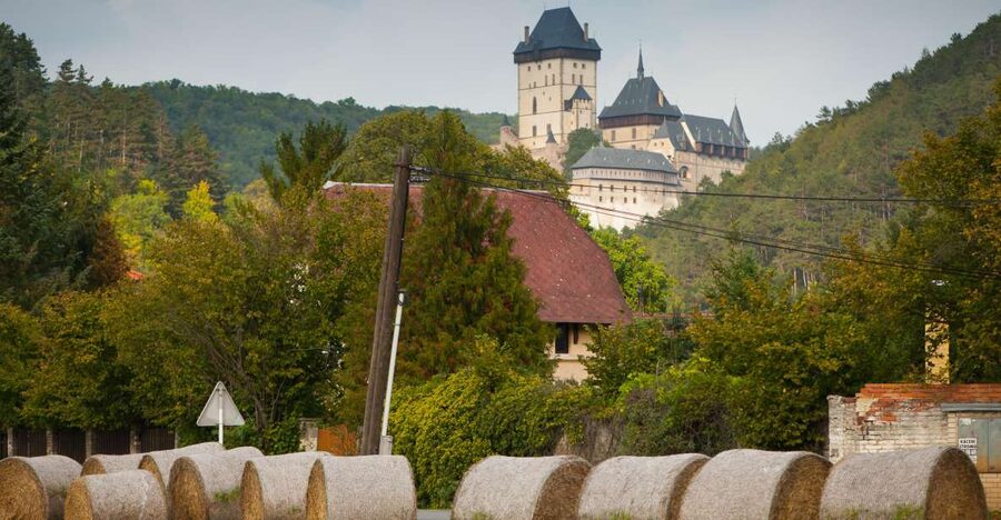 Coutryside e-bike tour to Karlstejn Castle - Why Karlstejn works as a day ride from Prague