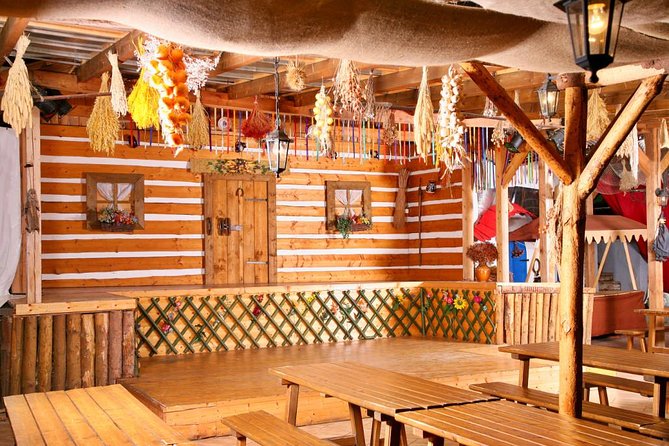 Czech Folklore Show with dinner and transfer - What you eat: four courses and plenty of drink