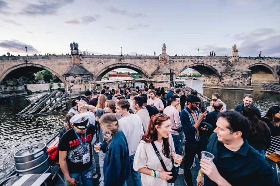 Drunken Monkey Prague Boat Party Open Bar to Duplex Club - Simple ways to enjoy the night more
