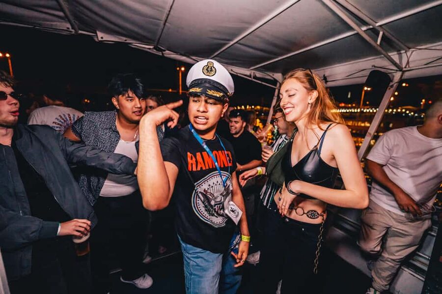 Drunken Monkey Prague Boat Party Open Bar to Duplex Club - Who should book this Prague boat party?