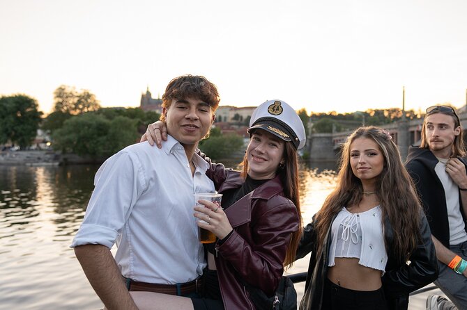 Drunken Monkey Prague Boat Party w/ 2hr Open Bar, DJ & Club Entry - Weather, rules, and practical planning