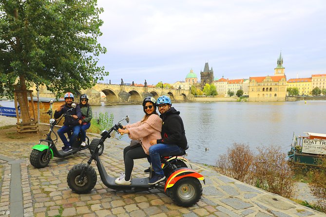 E-Bike, E-Scooter Viewpoint Fun Tour - Prague Castle and St. Vitus Cathedral from outside