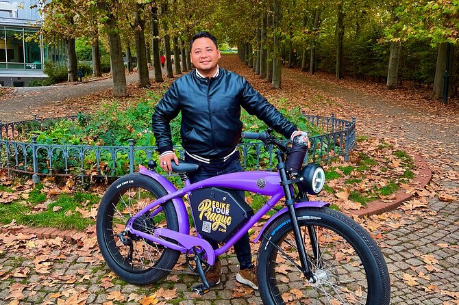 E-BIKE TOUR: 10 Must-See Landmarks & Viewpoints in Prague 1-8per. - Prague Castle from the outside