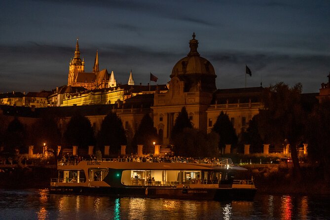 Evening Eco Cruise With a Glass of Prosecco in Bohemia - Seating, boarding, and the best way to choose your spot