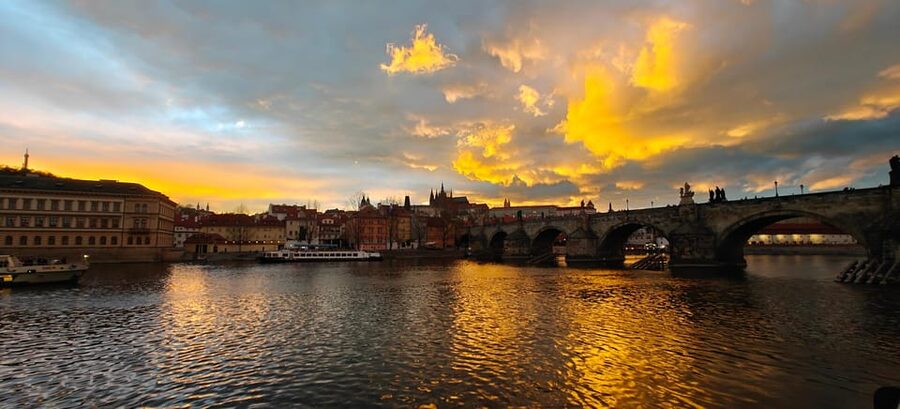 Exclusive Christmas cruise with Christmas Eve buffet - Prague Castle from the water