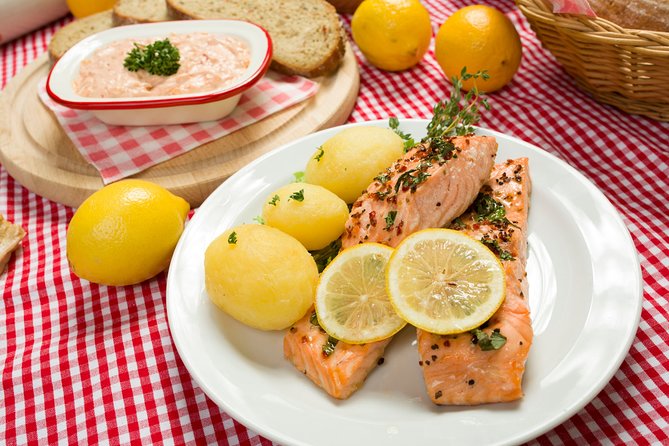 Folklore Dinner with Unlimited Drinks 4course Menu - Unlimited drinks, with a practical warning