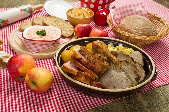 Folklore Dinner with Unlimited Drinks 4course Menu - Music, costumes, and audience participation