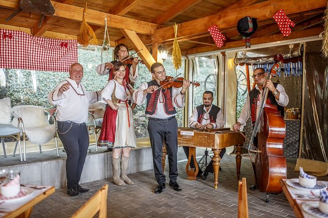 Folklore Dinner with Unlimited Drinks 4course Menu - Arriving at Na Zlíchově 18