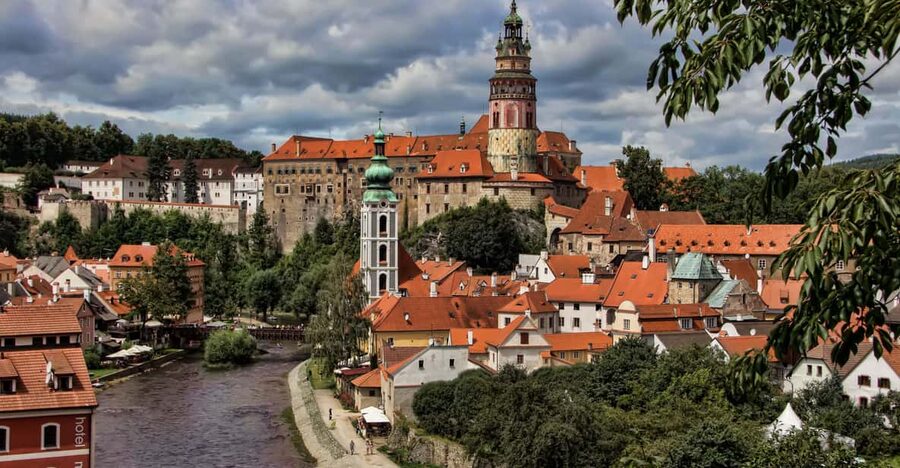 From Prague: Český Krumlov Full-Day Tour with Pickup - Crossing the river for lunch
