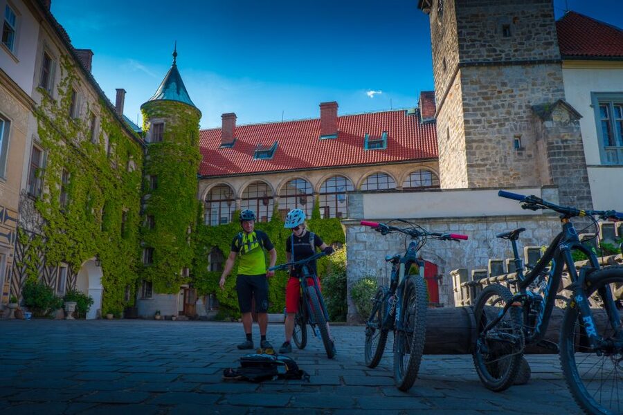 From Prague: E-Mountain Biking Trip to the Bohemian Paradise - The first 10 kilometers to Trosky Castle