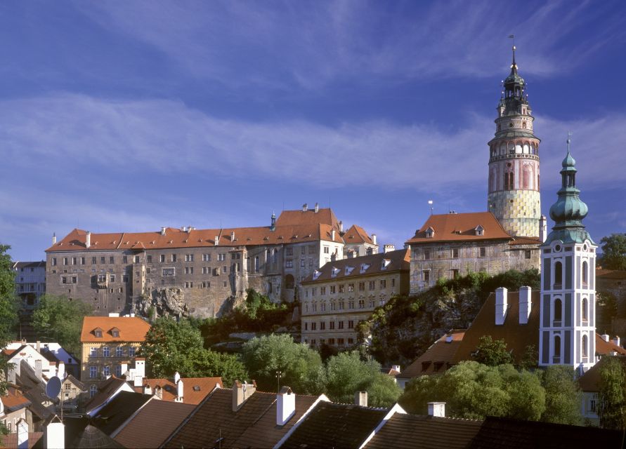 From Prague: Full-Day Český Krumlov Tour with Lunch - How comfortable is the coach?