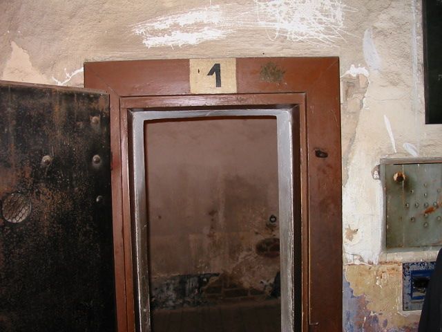 From Prague: Terezin Concentration Camp Private Tour - Who should choose this Terezín tour