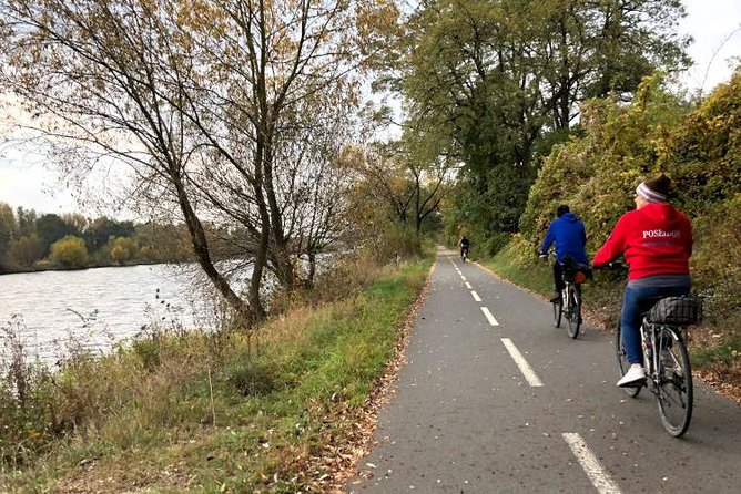 Full-Day Countryside E-Bike Tour to Karlstejn Castle (small group - Lunch in Hlasna Treban