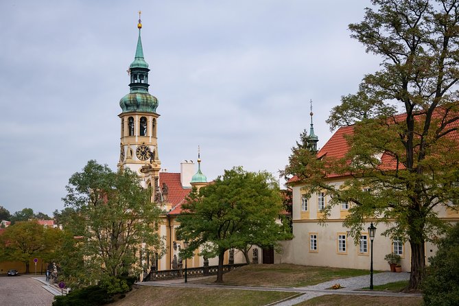 Full-Day Prague Tour with Prague Castle, Lunch and Vltava Cruise - A practical first look at Prague