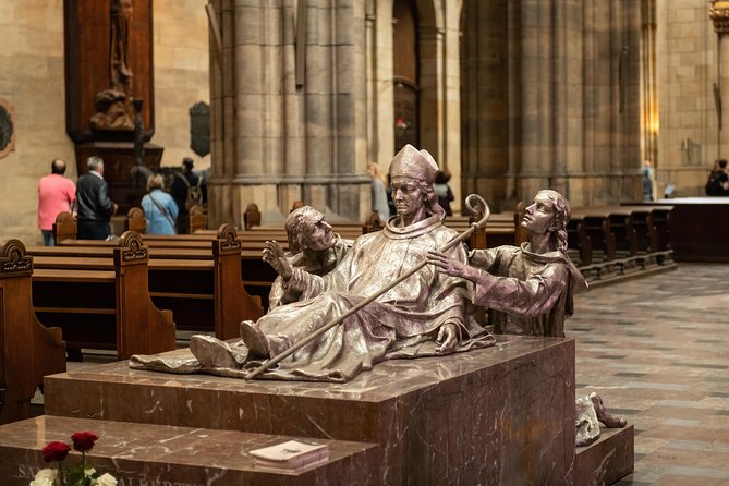 Full-Day Prague Tour with Prague Castle, Lunch and Vltava Cruise - The Jewish Quarter in a short walk