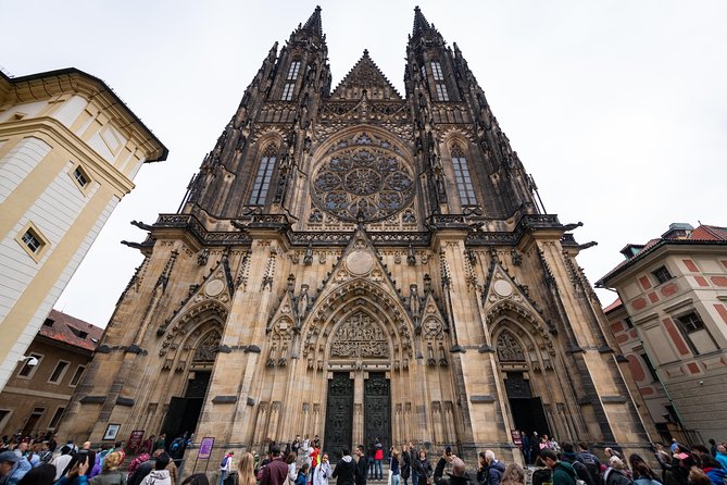 Full-Day Prague Tour with Prague Castle, Lunch and Vltava Cruise - A three-course Czech lunch