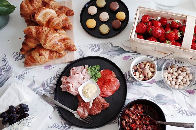 Gourmet Brunch with Chef: Unlimited Drinks & Stunning River Views - The grazing table begins the meal