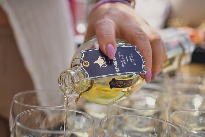 Gourmet Brunch with Chef: Unlimited Drinks & Stunning River Views - The hosts make this more than a meal