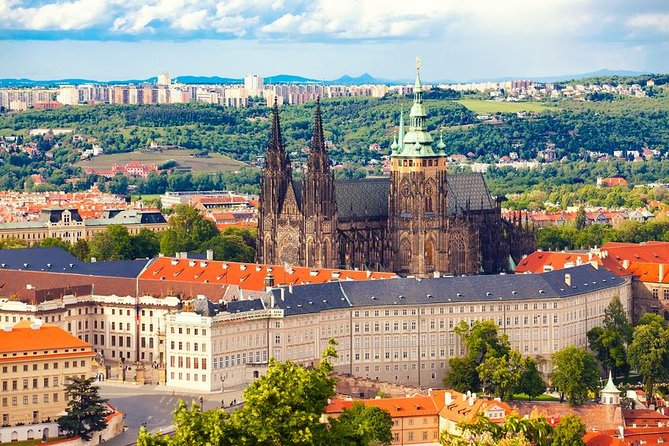 Grand Tour of Prague "among history, legends and curiosities" (NO ENGLISH) - Prague in one long conversation