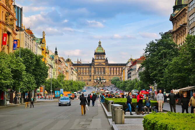 Highlights of Prague with a Funny and Local Guide - Powder Tower and Municipal House: Prague’s dramatic opening
