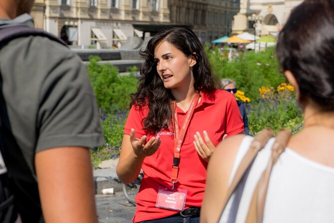 Historic Highlights Walking Tour from Prague - Finding the start in Old Town Square