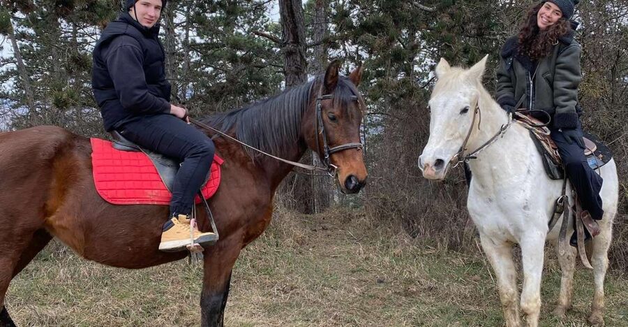 Horseback riding tour near Prague - A slow horse ride with a clear purpose