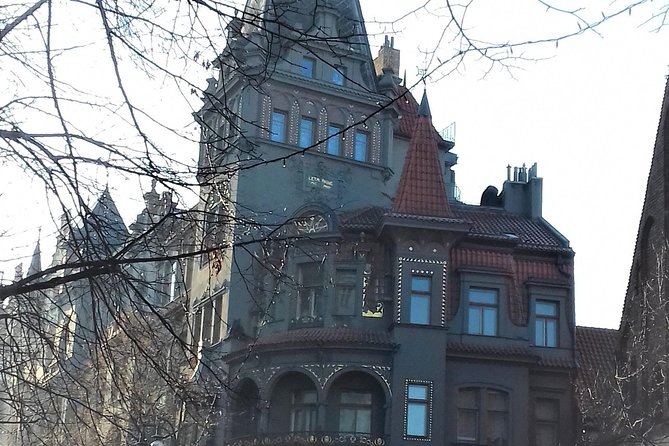 Jewish Prague Walking Tour - Synagogues with very different purposes