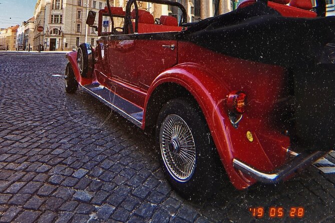 Karlstejn Castle in Vintage Convertible Car - Booking Advice for a Smoother Visit