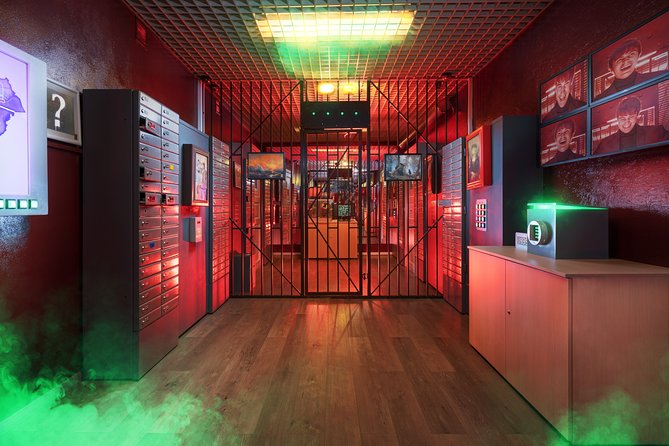Moriarty's Phantom Trap Escape Game in Prague - The role of Šimon, Sylvie, Tom, and the other guides