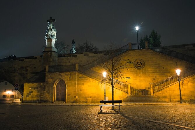 Mystery Tour at Charles Bridge and Prague Castle: Alchemy & Magic - A real guide instead of theatrical scares