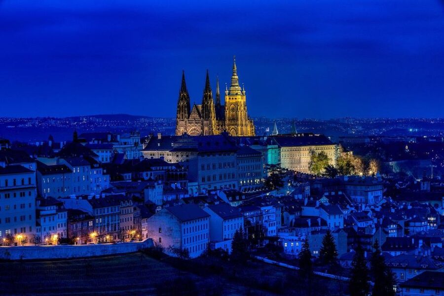 Night tour: Dark Side of Prague with Craft Beer - Alchemy, masons, ghosts, and rebellion sites