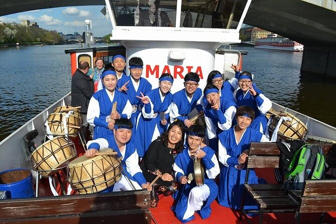 One Hour Boat Tour on Vltava River - Straka Academy and the government quarter