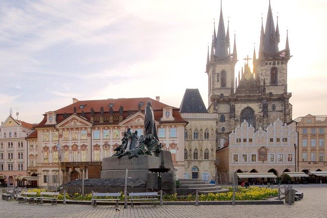 Pedestrian tour of Prague in Spanish - Key points to know before you book