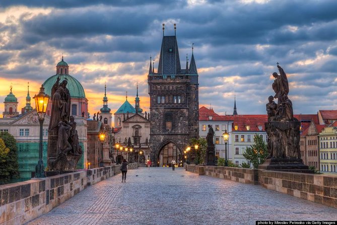 Pedestrian tour of Prague in Spanish - Starting at Wenceslas Square at 10:00